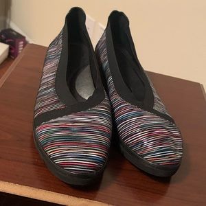 Women’s Nurture Close-Toed Flats